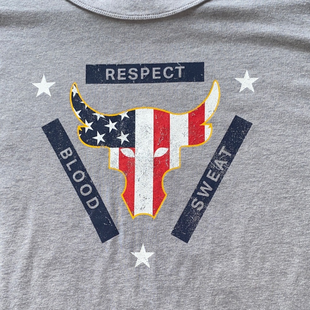 Under Armour Gray Short-Sleeve Graphic Tee with American Flag Motif J - Picture 3 of 3